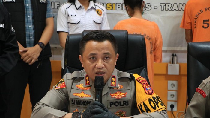 Kapolres Berau AKBP Steyven Jonly Manopo saat menggelar rilis kasus pembunuhan yang dilakukan ibu kandung.