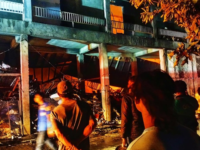 Kebakaran gudang rongsok di Kartasura, Kabupaten Sukoharjo, diduga akibat tabung gas dan kaleng obat nyamuk yang bocor, Rabu (22/5/2024) malam.