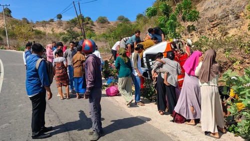 Kecelakaan bus karena tak kuat nanjak di Desa Sumi, Kecamatan Lambu, Kabupaten Bima, NTB, Rabu, (22/5/2024). (Dok. Polsek Lambu)