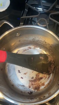 Netizen membagikan sejumlah hal kecil yang membuatnya sebal dengan pasangan mereka. Kelakuan pasangan kadang so sweet, kadang kok bikin kesel, ya.
