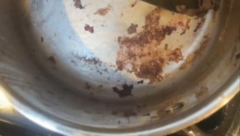 Makainya sampai berkerak, sudah gitu nggak dicuci pula. Foto: plussizeandbossy via Bored Panda