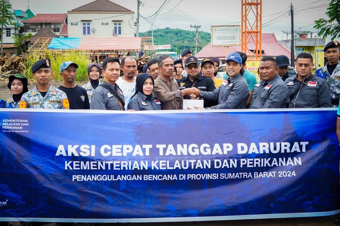 KKP Bantu 254 Pembudi Daya Ikan Terdampak Banjir di Sumbar
