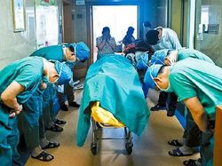 Kumpulan Foto Humanis Bikin Hati Bergetar dan Haru