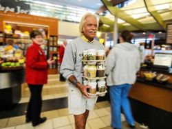 Kumpulan Foto Humanis Bikin Hati Bergetar dan Haru