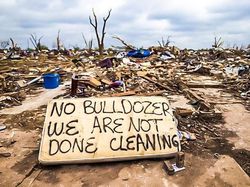 Kumpulan Foto Humanis Bikin Hati Bergetar dan Haru