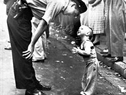 Kumpulan Foto Humanis Bikin Hati Bergetar dan Haru