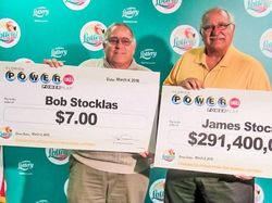 Kumpulan Foto Humanis Bikin Hati Bergetar dan Haru