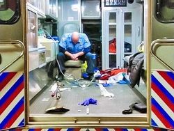 Kumpulan Foto Humanis Bikin Hati Bergetar dan Haru