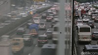Bagi yang masih terjebak macet, harap bersabar dan semoga selamat sampai tujuan.   