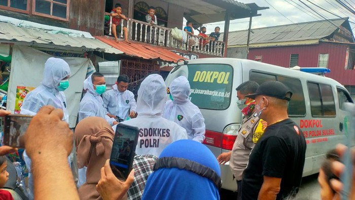 Buruh harian bernama Acong (55) di Kota Makassar, Sulawesi Selatan (Sulsel) ditemukan tewas mengenaskan di kamar kosnya.