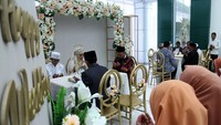 Dinas Penanaman Modal dan Pelayanan Terpadu Satu Pintu (DPMPTSP) Kabupaten Bogor menghadirkan balai nikah atau tempat akad nikah secara gratis di Mall Pelayanan Publik Kabupaten Bogor.  