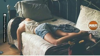 Waktu kecil rasanya sedih banget tiap disuruh orangtua untuk tidur siang. Foto: Facebook/Meme & Rage Funny Indonesia