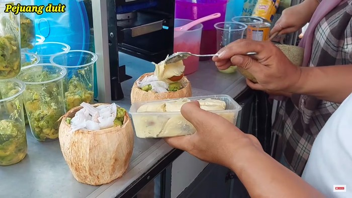 Merantau Modal Nekat, Pria Ini Sukses Jualan Es Alpukat Kocok