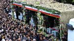 Pelayat Penuhi Jalanan Iran Saat Prosesi Pemakaman Presiden Ebrahim Raisi