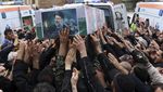Pelayat Penuhi Jalanan Iran Saat Prosesi Pemakaman Presiden Ebrahim Raisi