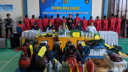 Polda NTB merilis kasus penangkapan 23 pelaku bom ikan di Mapolda NTB, Mataram, Rabu (22/5/2024).