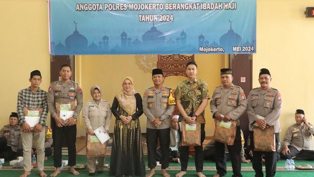 Personel Polres Mojokerto naik haji