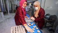Faktor-faktor lain seperti meningkatnya biaya siklus produksi telah menjauhkan produsen, kata Fouad Badran, seorang pemilik perusahaan peternakan lebah lokal.