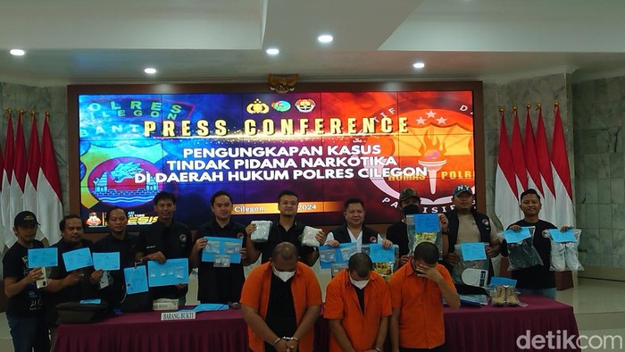 Polisi merilis kasus peredaran narkoba jaringan Sumatera-Jawa.