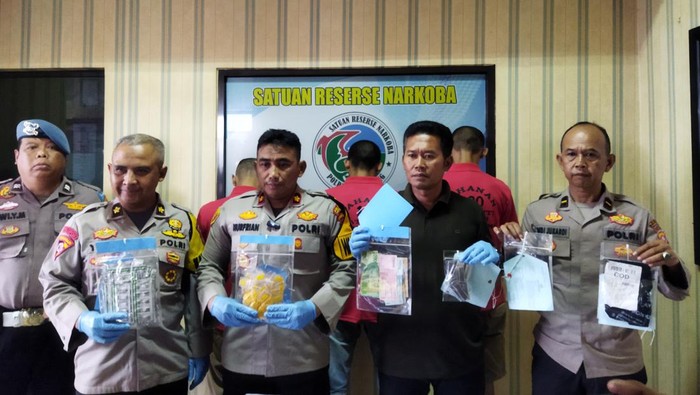 Polres Pandeglang ungkap kasus peredaran obat terlarang jenis tramadol dan hexymer