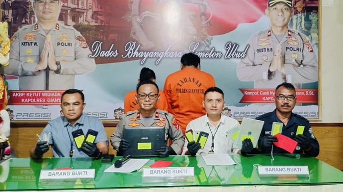 Polsek Ubud Gianyar mengungkap kasus pembobolan toko HP,  Rabu (22/5/2024). Pelakunya adalah pasangan kekasih anak punk. (Dok. Polsek Ubud)