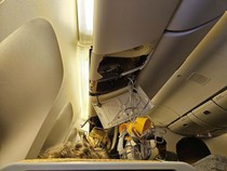 Boeing 777 Turbulensi, Penumpang Terlempar hingga Atap Kabin Penyok