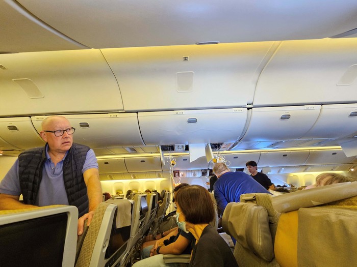 The interior of Singapore Airline flight SQ321 is pictured after an emergency landing at Bangkoks Suvarnabhumi International Airport, Thailand, May 21, 2024. REUTERS/Stringer REFILE – CORRECTING FLIGHT NUMBER FROM 