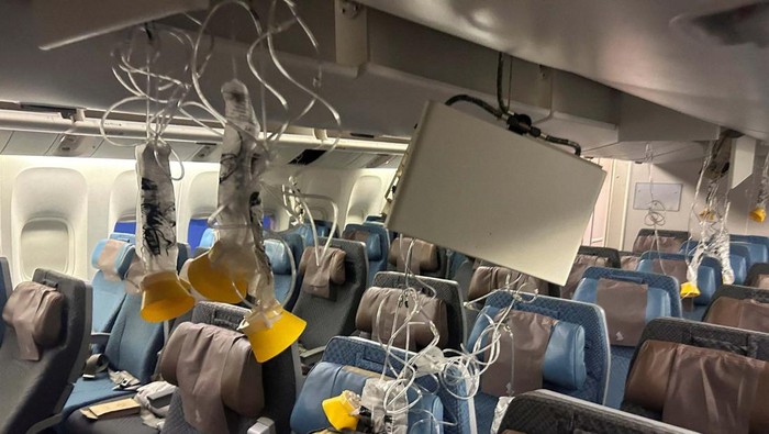 The interior of Singapore Airline flight SQ321 is pictured after an emergency landing at Bangkoks Suvarnabhumi International Airport, Thailand, May 21, 2024. REUTERS/Stringer REFILE – CORRECTING FLIGHT NUMBER FROM SG321 TO SQ321