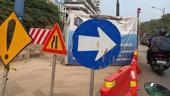 Proyek Galian di Jalan Raya Kalimalang Bekasi