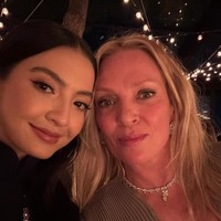 Bintang Hollywood lainnya yang ditemui Raline adalah aktris Uma Thurman. Sebuah unggahan di Instagram Raline memperlihatkan kedekatan keduanya. (Foto: Dok. Raline Shah)