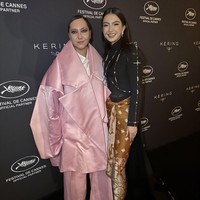 Beskap yang sama menjadi gong di peragaan Wilsen Willim saat Plaza Indonesia Fashion Week. Dian Sastrowardoyo memeragakan busana tersebut. (Foto: Dok. Raline Shah)