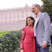 Raja Felipe VI dikabarkan sangat hancur dan terpukul setelah mengetahui perselingkuhan istrinya. Jaime Peñafiel mengungkapkan bahwa perselingkuhan tersebut terjadi pada tahun 2011 ketika Letizia melakukan perjalanan ke New York dan bertemu kembali dengan Jaime del Burgo. Foto: dok. Instagram
