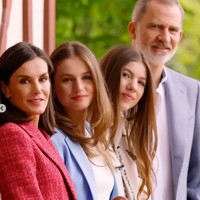 Meskipun momen ini seharusnya menjadi saat bahagia bagi keluarga kerajaan, mereka tidak luput dari kabar tidak sedap. Awal tahun ini, muncul tuduhan dari Jaime Del Burgo, mantan adik ipar Ratu Letizia, yang mengklaim bahwa dia pernah memiliki hubungan romantis dengan sang Ratu setelah pernikahannya dengan Raja Felipe. Foto: dok. Instagram