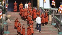 Hari visak bochea menandai kelahiran, pencerahan dan kematian Buddha pada hari bulan purnama di bulan Mei.