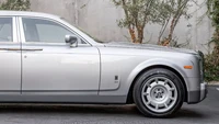 Nah, keunikan lain dari Rolls-Royce Phantom ini, harga jualnya lebih murah dari biaya servis yang dikeluarkan tahun lalu. Ya, jadi penjual mencantumkan biaya servis tahun 2023 yang mengeluarkan uang sebesar USD 78.913 atau sekitar Rp 1,26 miliaran! Foto: Beverly Hills