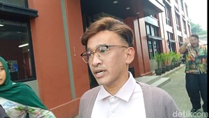 Ruben Onsu mengaku sudah berusaha mengurangi jadwal kerjanya. Foto: Ahsan/detikHOT