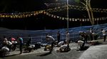 Sambut Waisak, Umat Buddha Gelar Ritual Tiga Langkah, Satu Busur