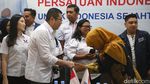 Senyum Khofifah-Emil Dardak Usai Didukung Perindo di Pilgub Jatim 2024
