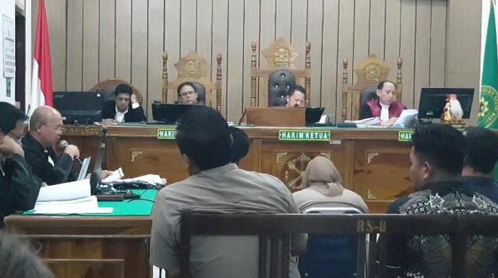 Sidang pemeriksaan saksi terkait 4 terdakwa yang diduga terlibat dalam kasus suap Bupati Labuhanbatu Erik Adtrada Ritonga, di Ruang Cakra 9 PN Medan. (dok Istimewa)