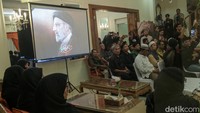 Dubes Mohammad Boroujerdi mengundang, masyarakat Indonesia menghadiri acara doa dan tahlilan untuk almarhum Ebrahim Raisi dan Menlu Iran Amir Abdollahian yang meninggal dunia dalam insiden helikopter beberapa waktu lalu.