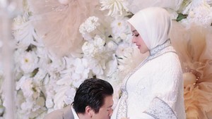 Selamat ya, Syahrini dan Reino Barack. Foto: instagram Syahrini
