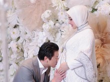 Syahrini Hamil Anak Pertama, Reino Barack: Petualangan Terbesar Segera Dimulai Syahrini Hamil Anak Pertama, Reino Barack: Petualangan Terbesar Segera Dimulai
