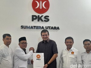 Bobby Nasution Ambil Formulir Pendaftaran Bacalon Gubsu ke PKS