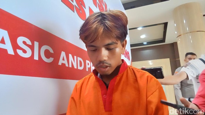 Ucok penganiaya mahasiswa Unsri saat diamankan polisi.