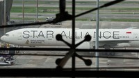 Pesawat ini mengalami turbulensi parah di tengah penerbangan yang mengakibatkan satu orang penumpang tewas.