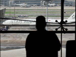 Usai Turbulensi, Pesawat Singapore Airlines Terparkir di Bandara Suvarnabhumi