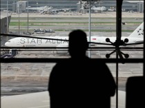 Usai Turbulensi, Pesawat Singapore Airlines Terparkir di Bandara Suvarnabhumi