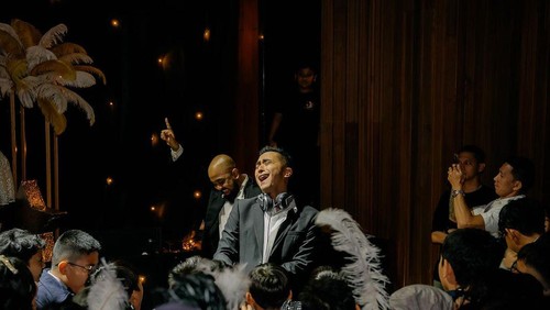 Winky Wiryawan saat nge-mc di ultah anak SD.