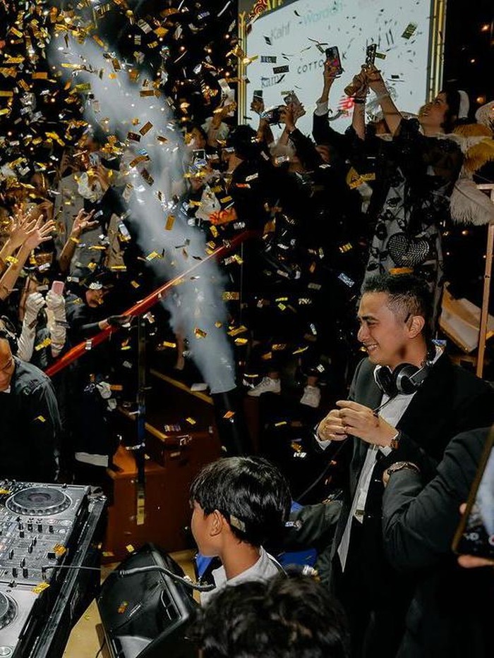 Winky Wiryawan saat nge-mc di ultah anak SD.