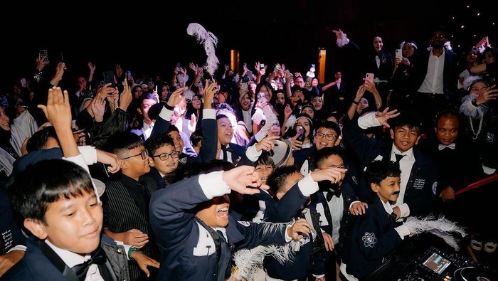 Winky Wiryawan saat nge-mc di ultah anak SD.